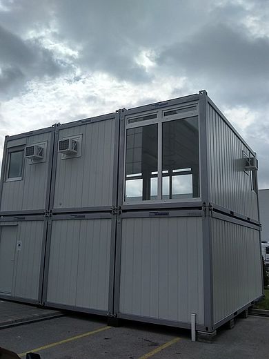 Modularni kontejnerski objekat sa staklenim zidovima i klimatizacijom – prilagođeno rešenje Toi Toi Srbija za Peri Oplate doo